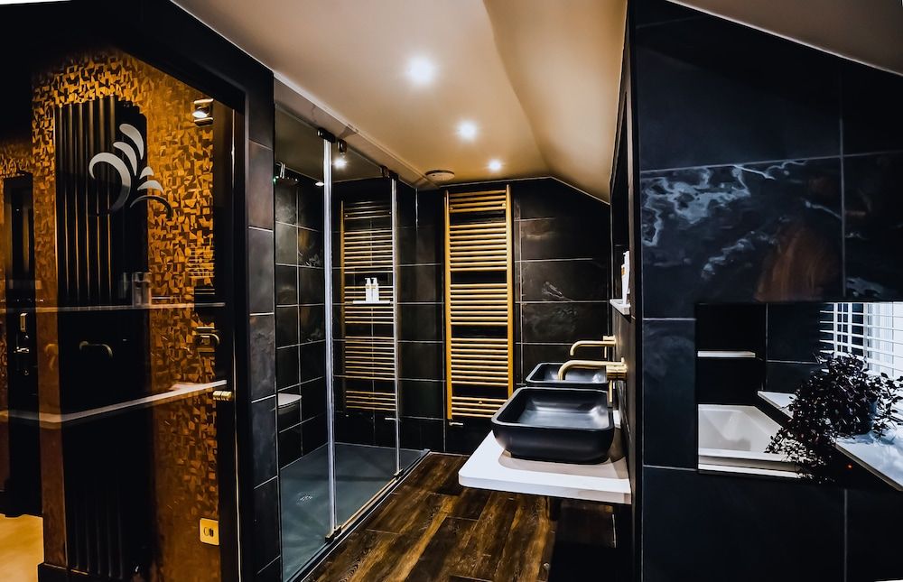 Cranleigh Boutique Deluxe Suite 13