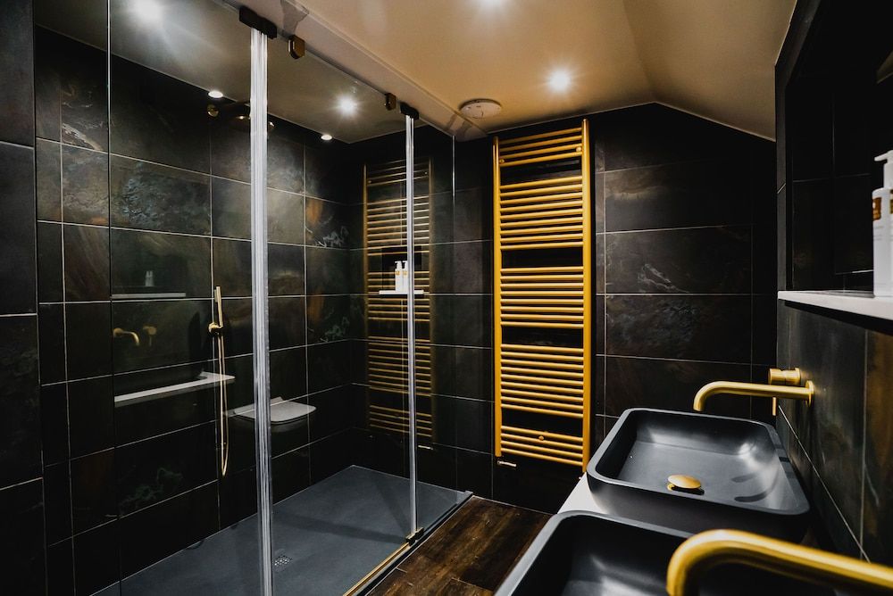 Cranleigh Boutique Deluxe Suite 14