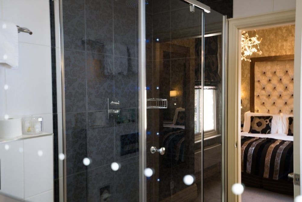 Cranleigh Boutique Standard Double Room 5