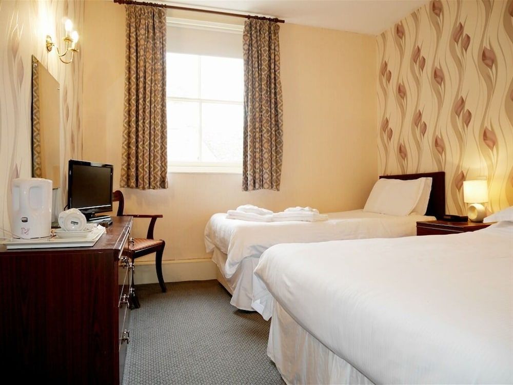 The Lansdowne Hotel Suite, Ensuite (2 Adults and 1 child ) 2
