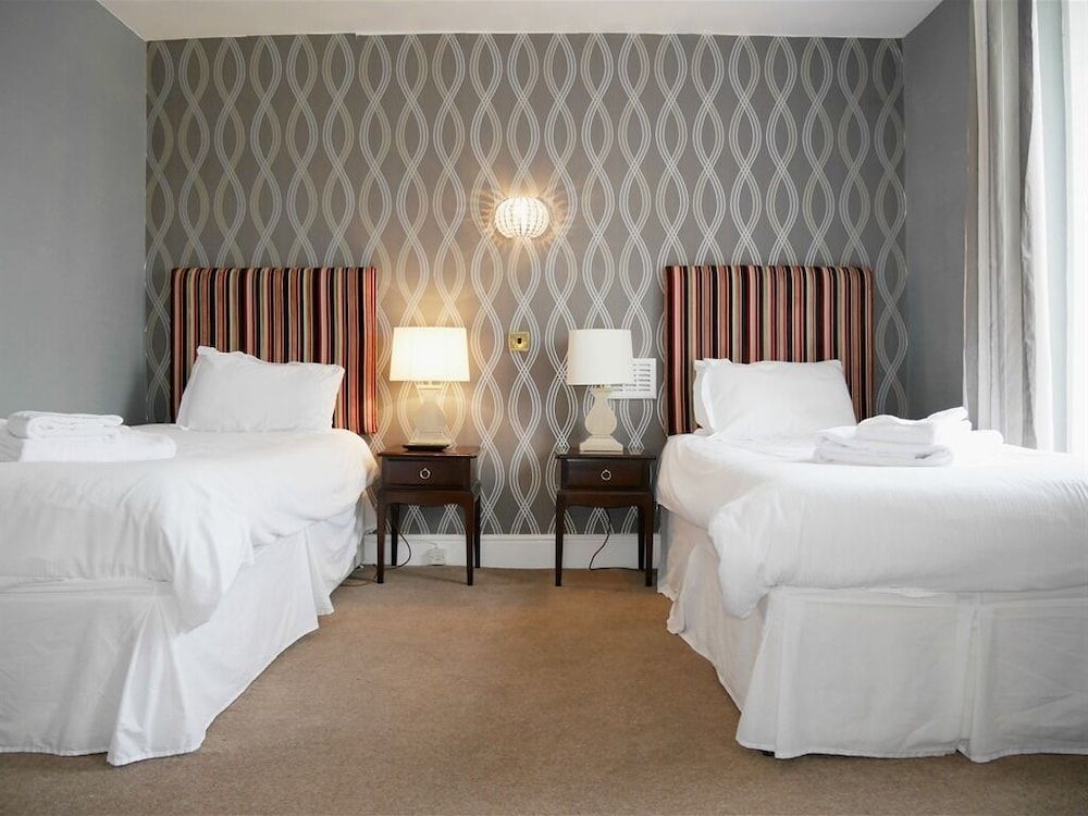 The Lansdowne Hotel Standard Twin Room, Ensuite 2