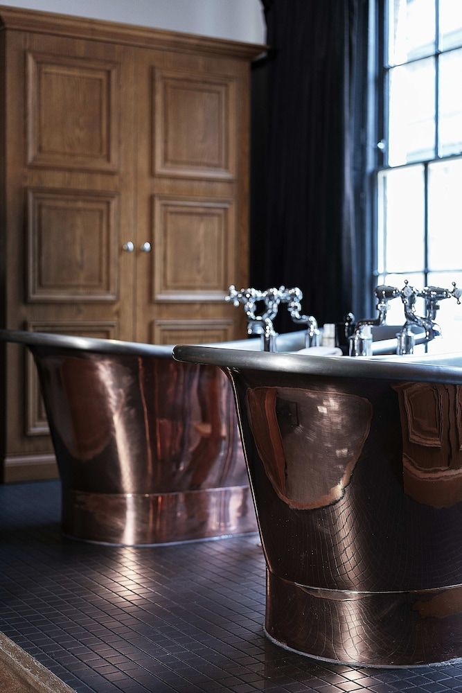 Deep Soaking Bathtub