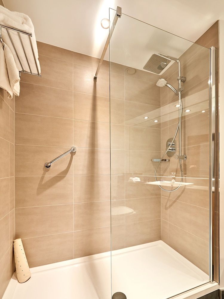 Park Regis Birmingham Executive Twin Room 6