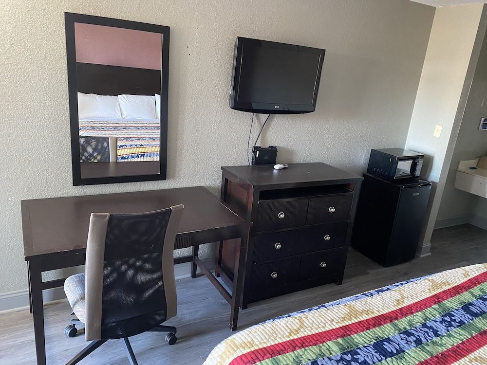 Diamond Inn Standard Single Room, 1 King Bed, Non Smoking 5