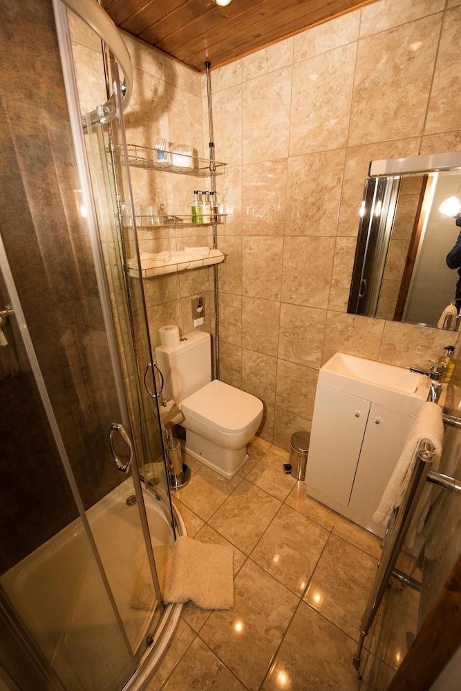 Sherwood Guest House Twin Room, 2 Twin Beds, Ensuite 3