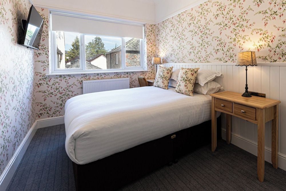 Lake District Castle Inn Cosy Double Room 2