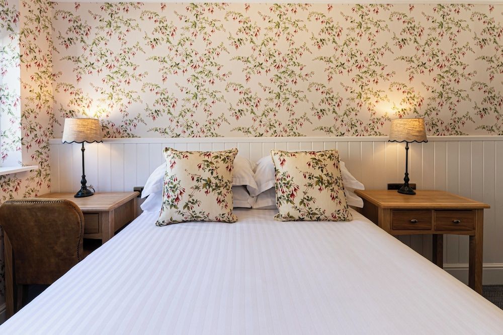 Lake District Castle Inn Cosy Double Room