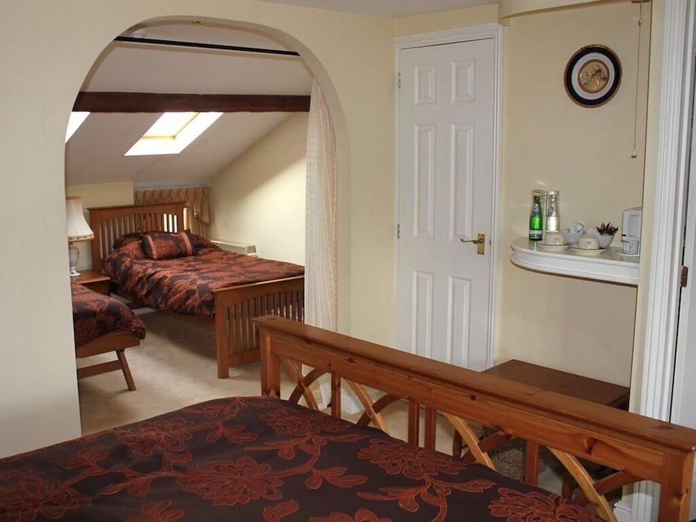 The Longham White Horse Suite, Ensuite