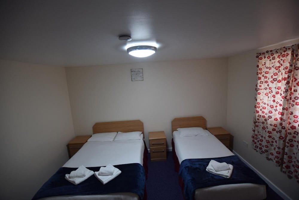 Woodlands Lodge Ilford Basic Triple Room 2