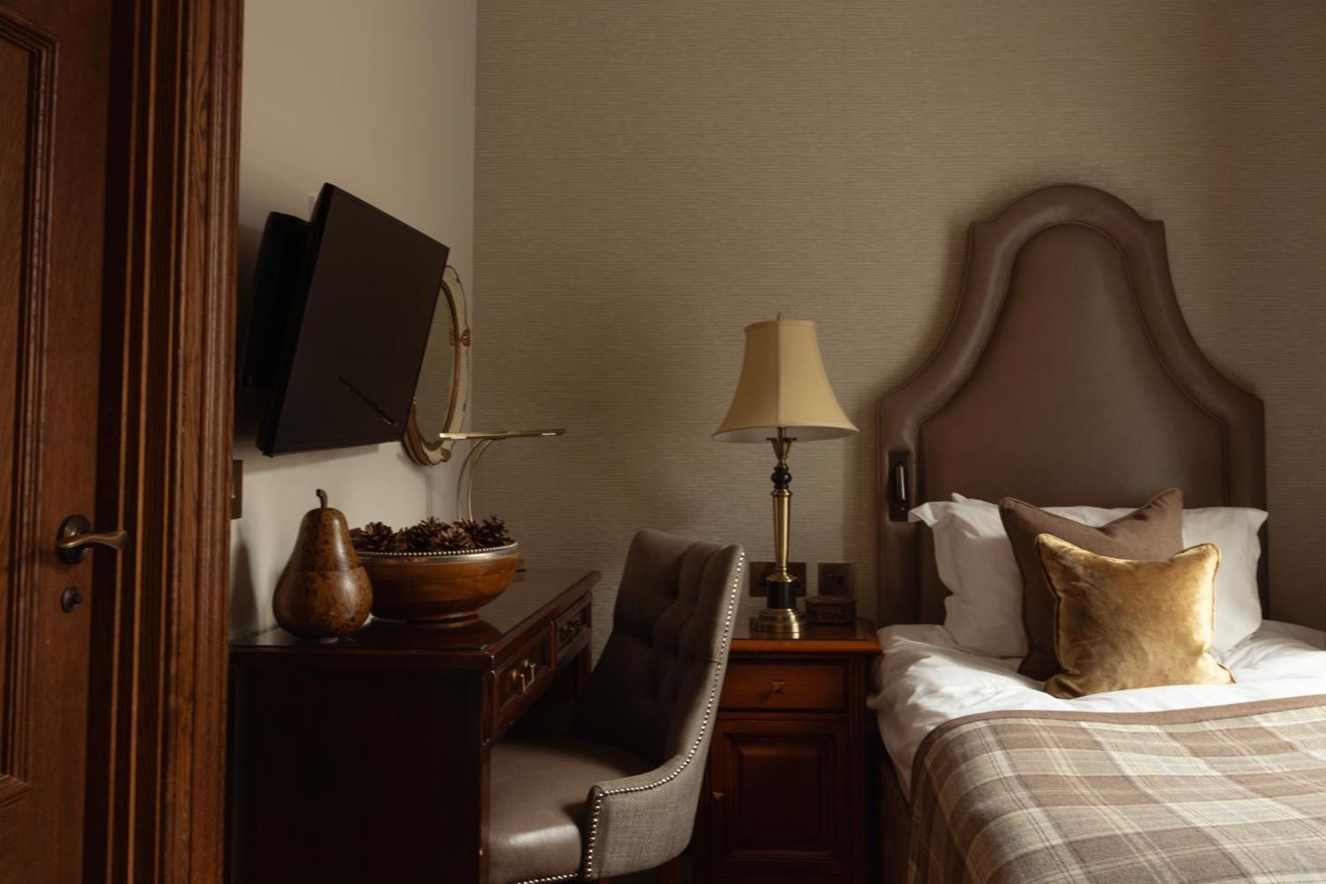 Single Guest Room