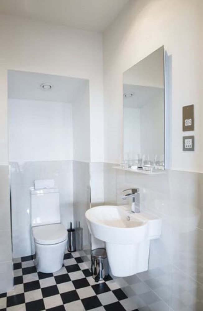 24 Royal Terrace Traditional Double Room 6