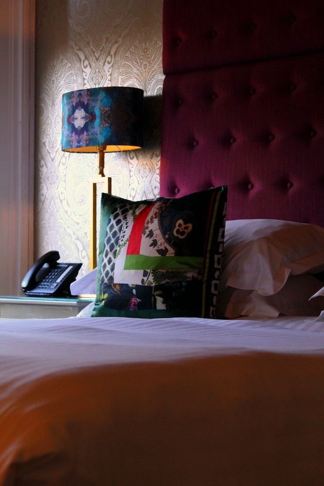 24 Royal Terrace Traditional Double Room 4