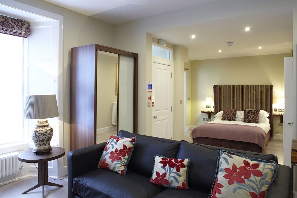 24 Royal Terrace Executive Apartment 4