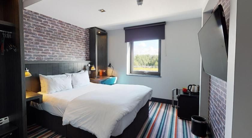 undefined Village Hotel Glasgow 3