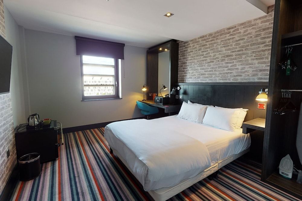 Village Hotel Glasgow Double Room, 1 Double Bed 2