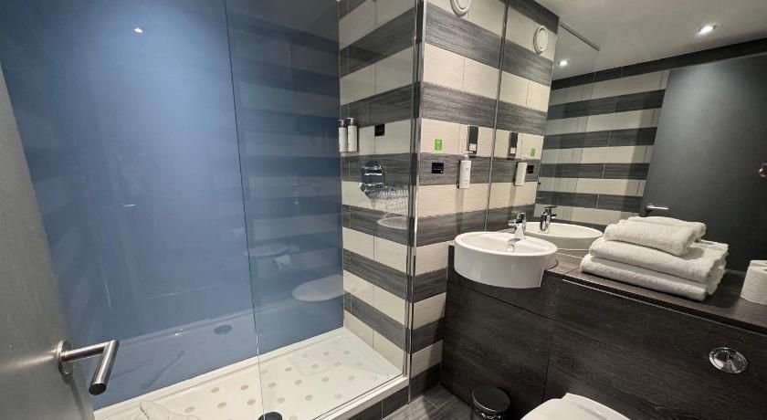 undefined Village Hotel Glasgow 9