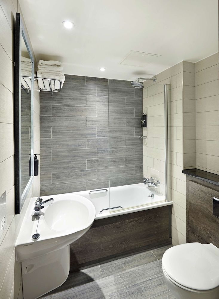 Village Hotel Glasgow Double Room, 1 Double Bed 4