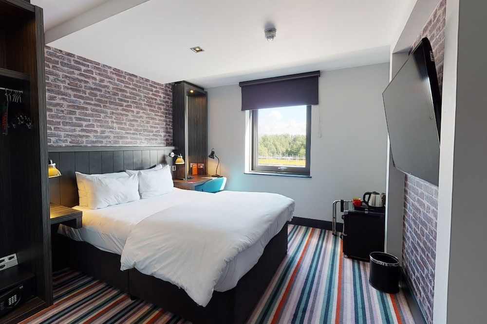 Village Hotel Glasgow Double Room, 1 Double Bed