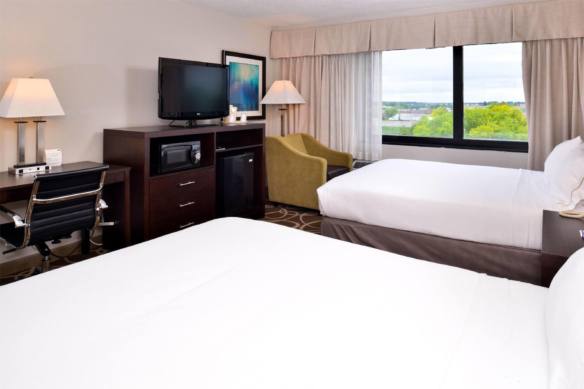 2 Queen Beds, Pet-Friendly, Non-Smoking
