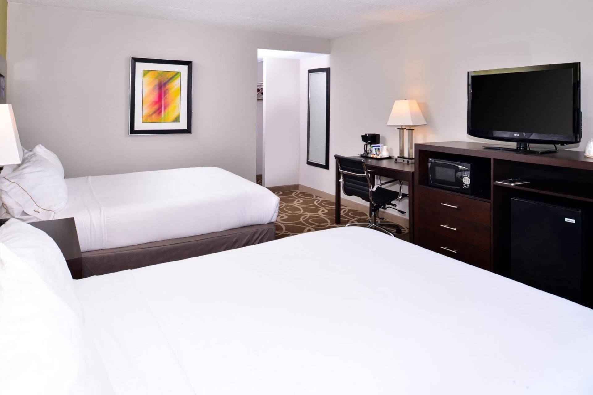 2 Queen Beds, Mobility/Hearing Accessible Room, Tub w/ Grab Bars, Non-Smoking