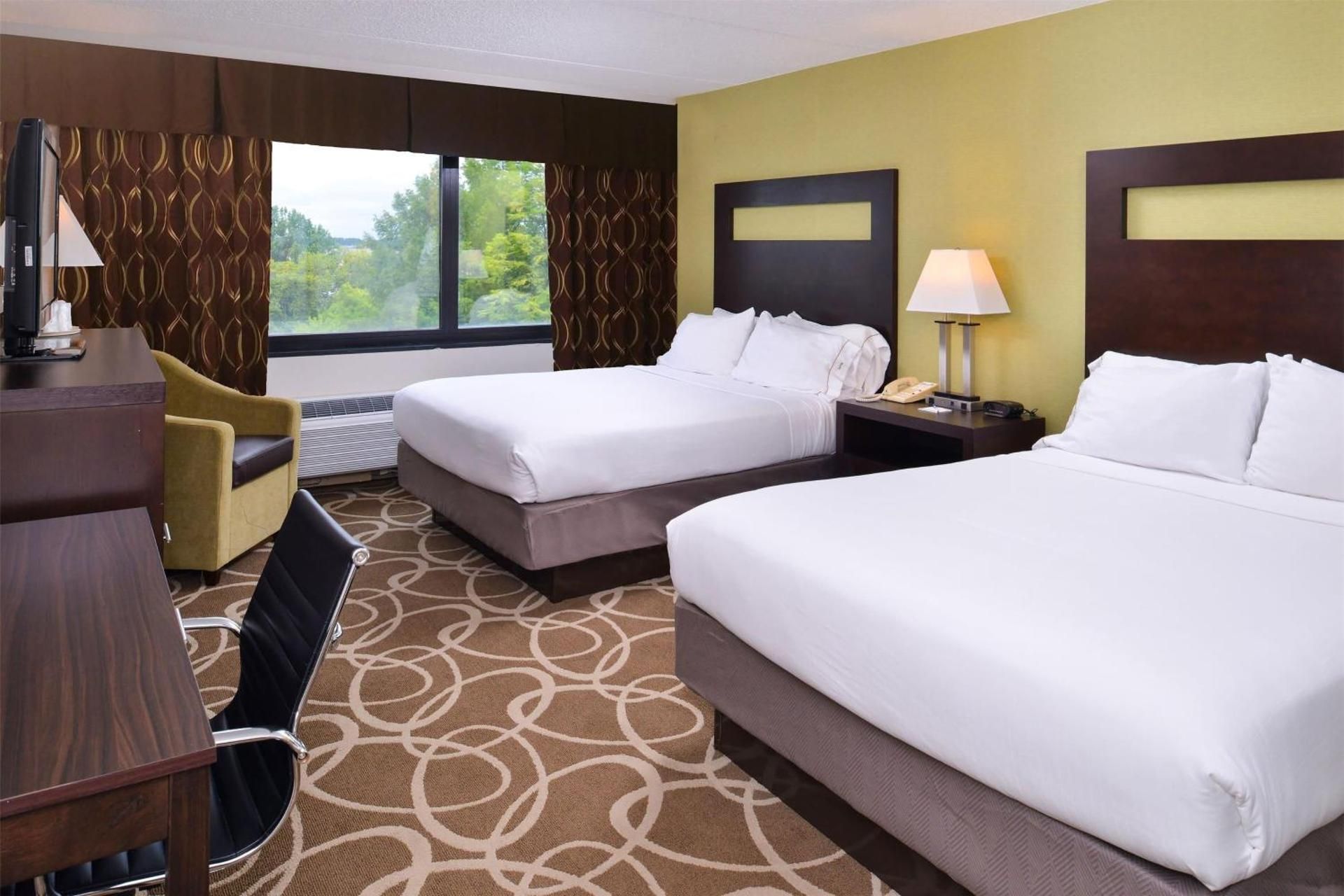 2 Queen Beds, Mobility/Hearing Accessible Room, Tub w/ Grab Bars, Non-Smoking