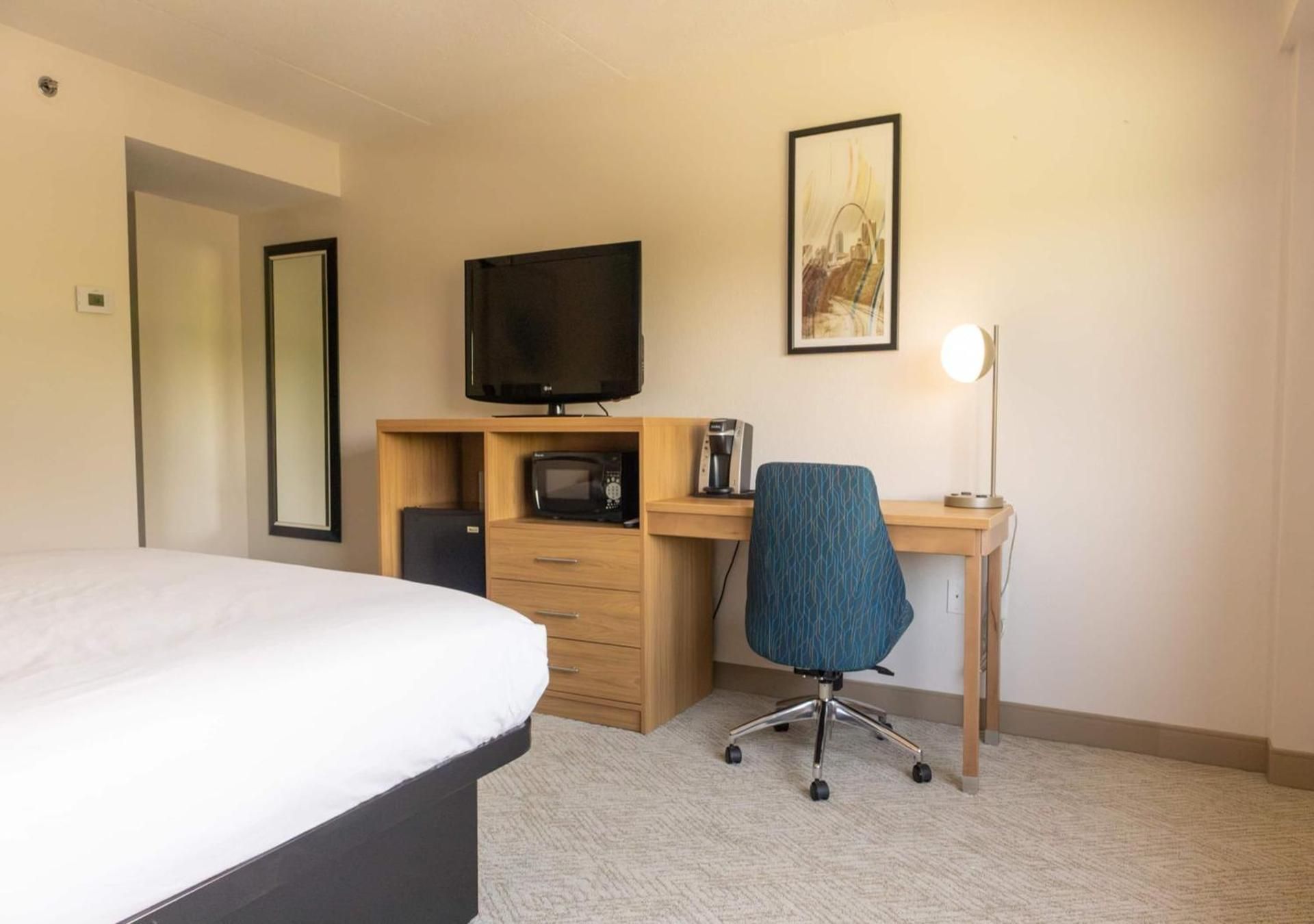 1 King Bed, Deluxe, Non-Smoking