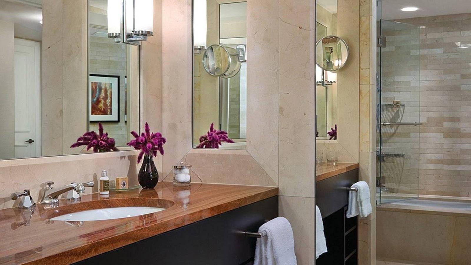 undefined Four Seasons Hotel Chicago 4