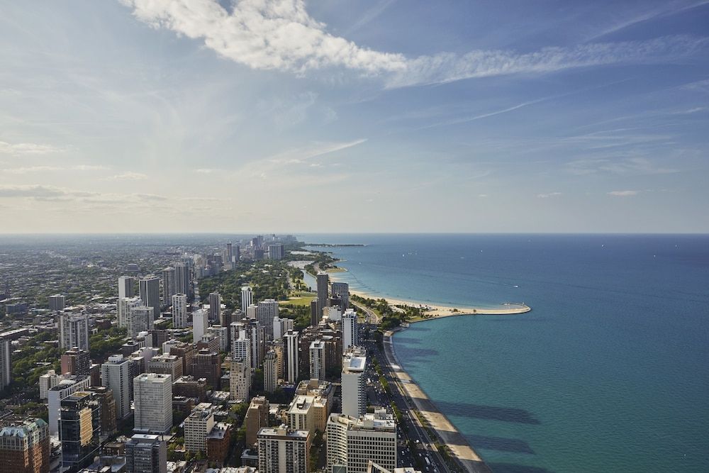 Four Seasons Hotel Chicago City View Room, 1 King Bed 8