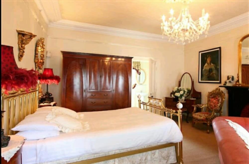 Charlemont House Honeymoon Suite, Ensuite 3