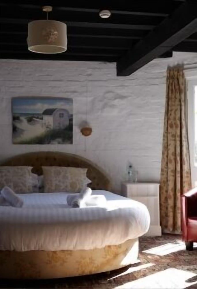 The Playden Oasts Inn Superior Double Room (Roundel Room, Pets Not Allowed) 2