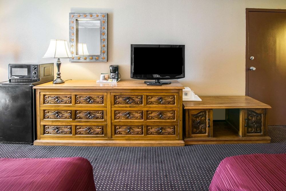 Quality Inn Taos Standard Room, 2 Queen Beds, Non Smoking 8