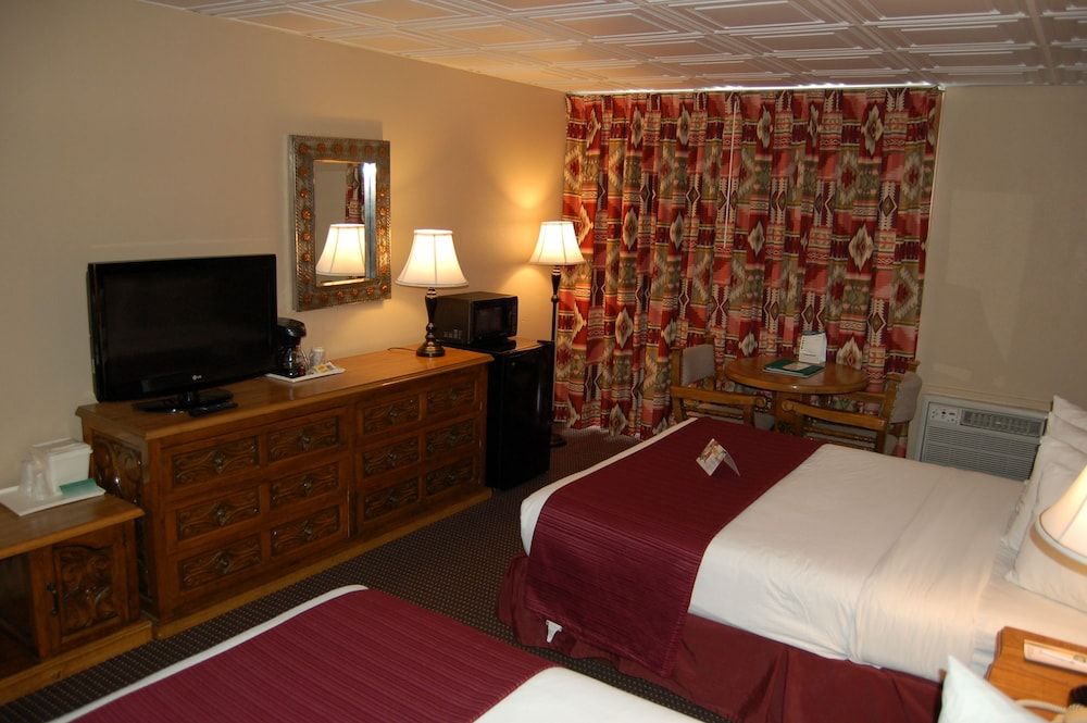 Quality Inn Taos Standard Room, 2 Queen Beds, Non Smoking 4
