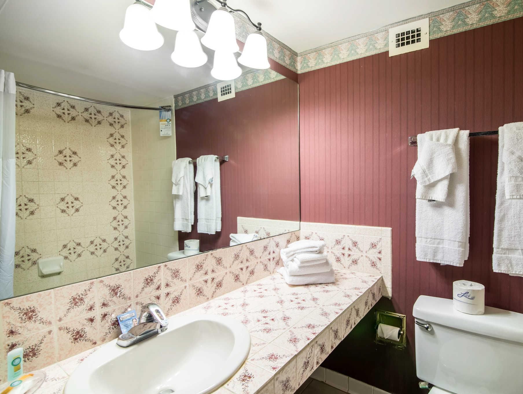 Quality Inn Taos 2 Queen Beds 3