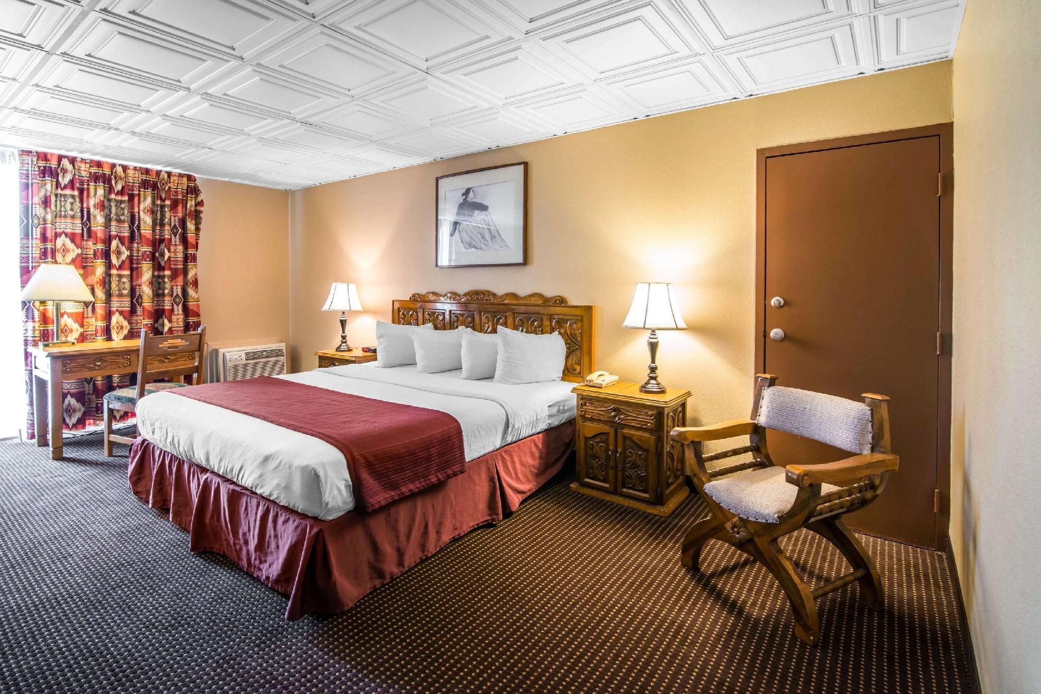 1 King Bed, Nonsmoking, Accessible