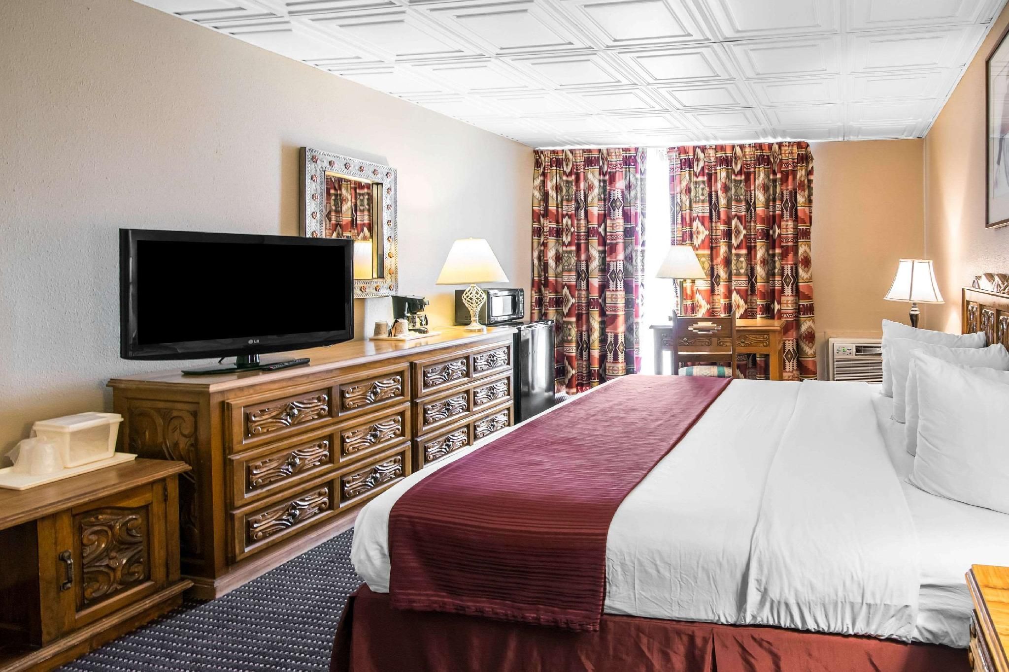 1 King Bed, Nonsmoking