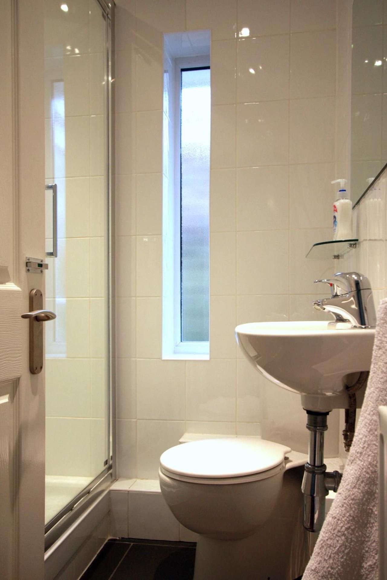 Single Room with Shared Bathroom