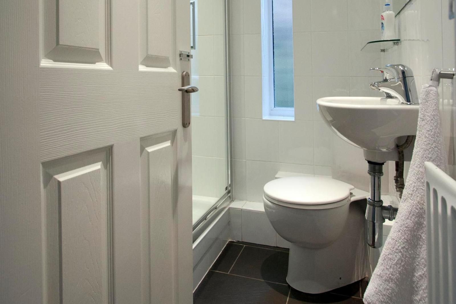 Abacus Bed and Breakfast Twin Room with Shared Bathroom 2