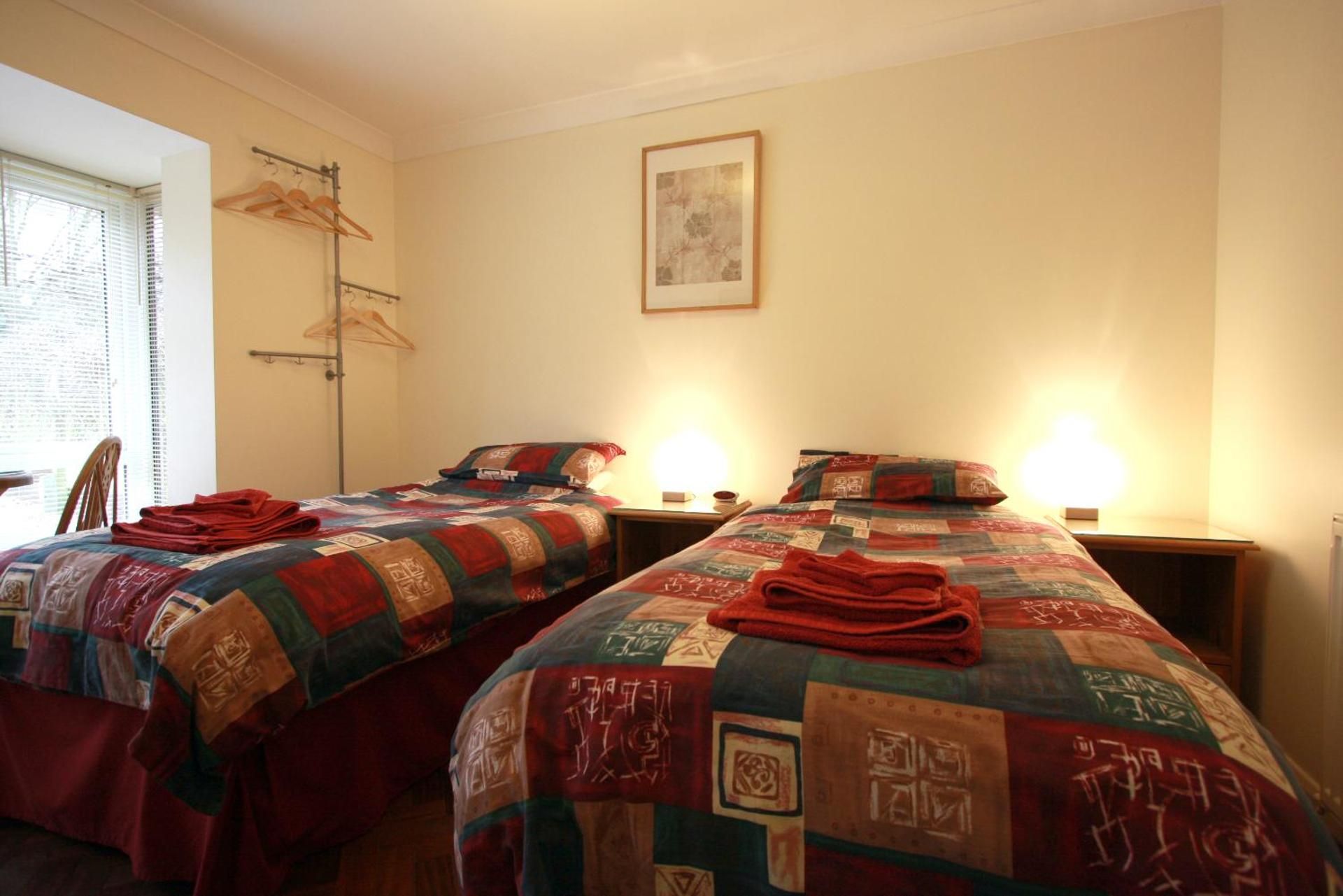 Abacus Bed and Breakfast Twin Room with Shared Bathroom