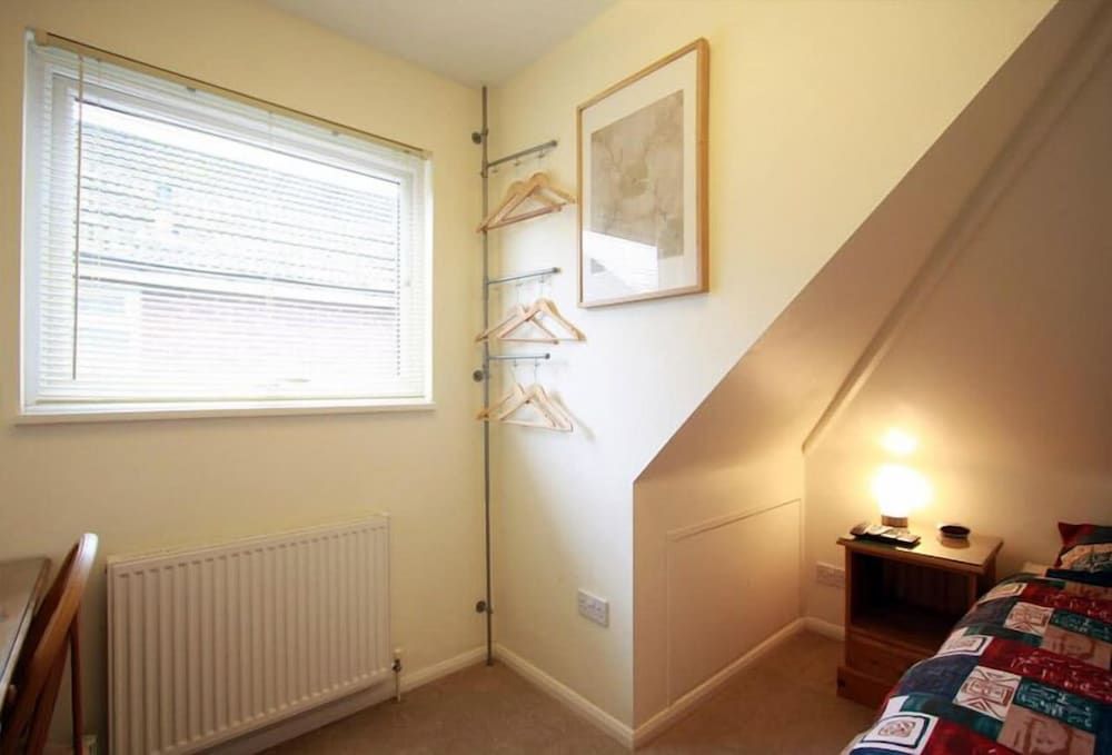 Abacus Bed and Breakfast Single Room, Shared Bathroom 6