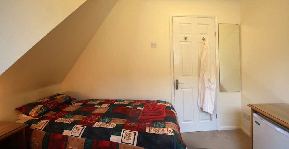 Abacus Bed and Breakfast Single Room, Shared Bathroom