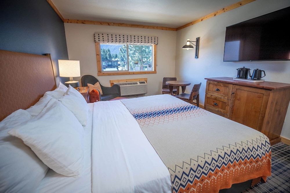 Outbound Mammoth Deluxe Room, 1 King Bed 2