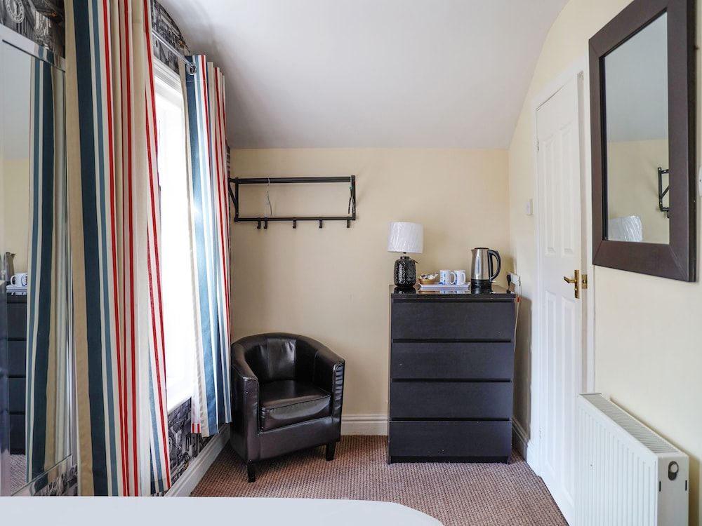 undefined The Shores Hotel, Central Blackpool 4