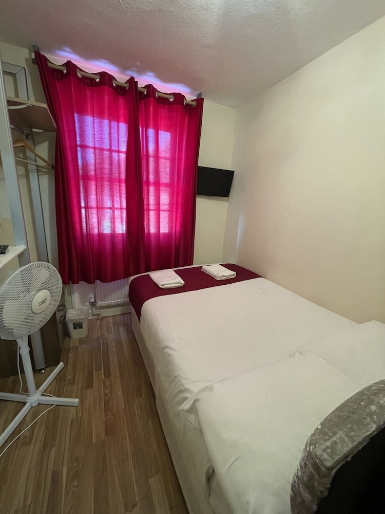 King's Cross Hotel Double Room 7