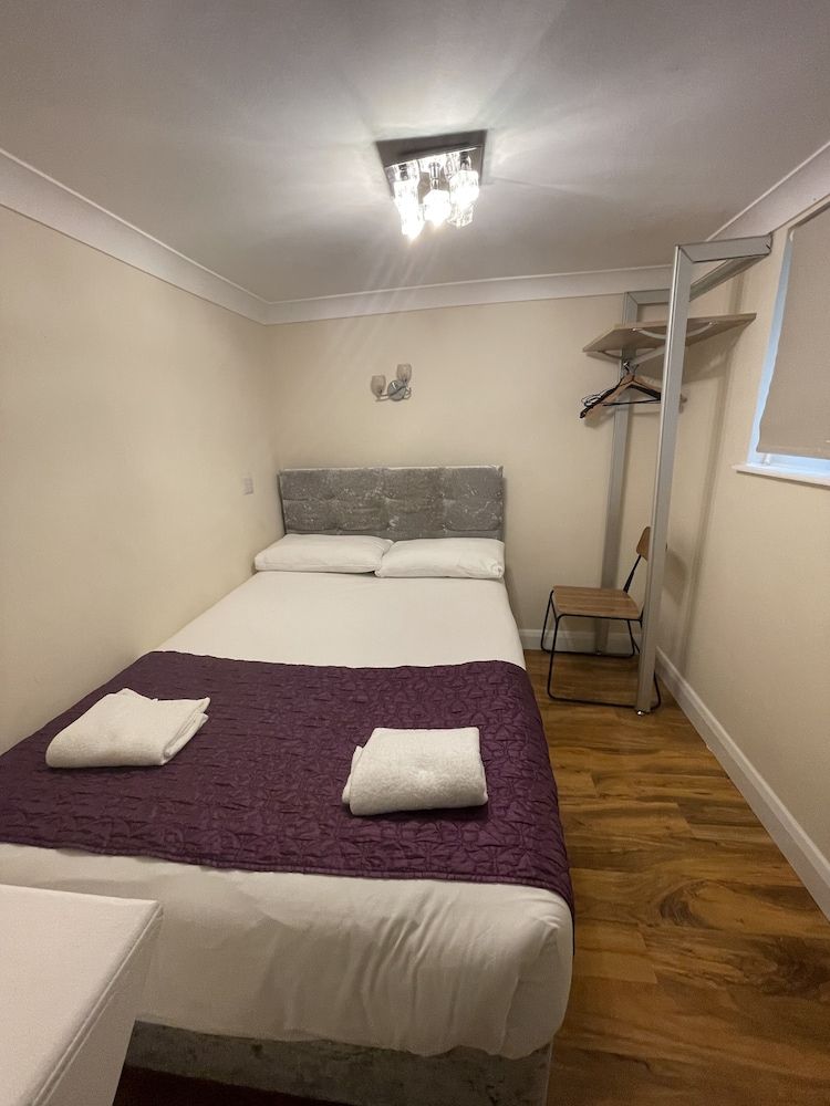 King's Cross Hotel Double Room 6