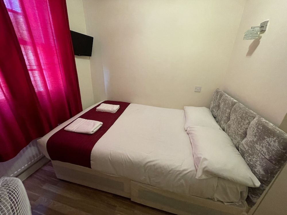 King's Cross Hotel Double Room 5