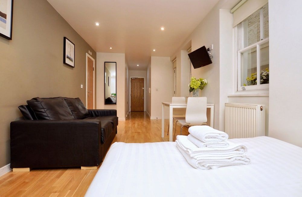 Deluxe Lower Ground Floor Studio