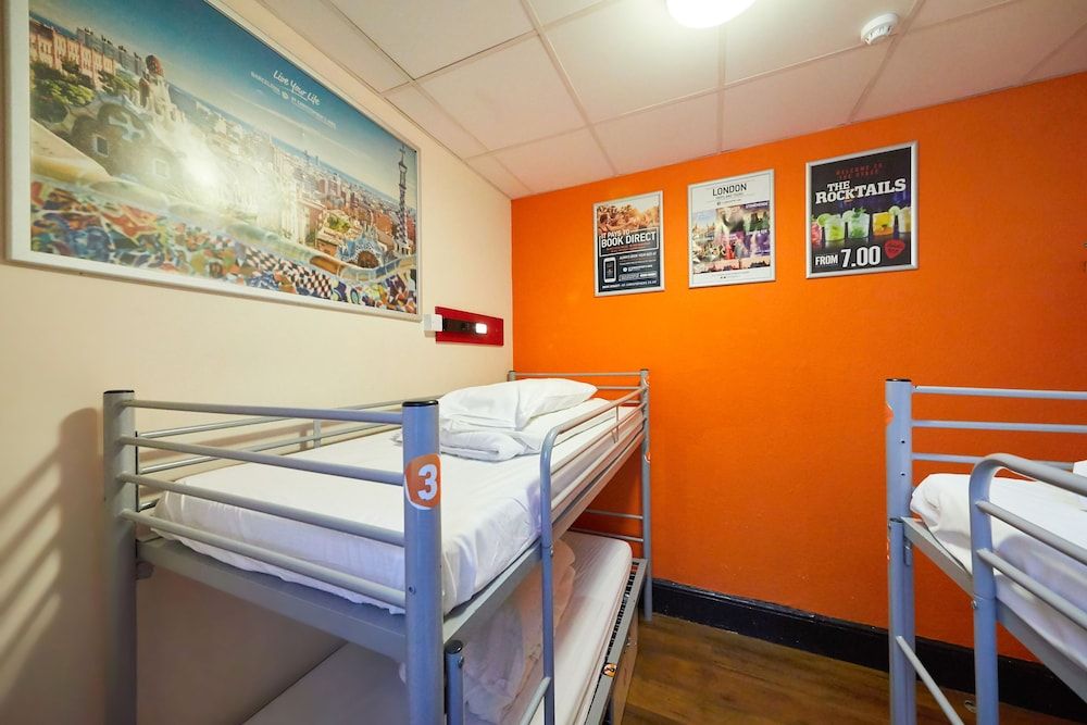 Bed in 4 Bed Dorm with Shared Bathroom