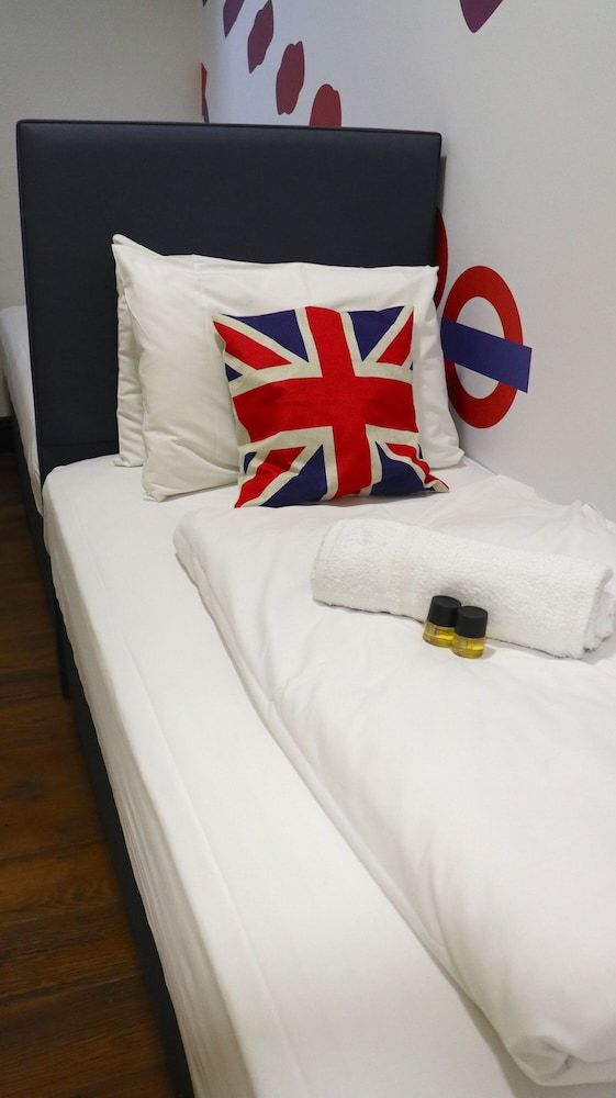 St Christopher's Inn, Hammersmith - Hostel Twin Room with Shared Bathroom 2