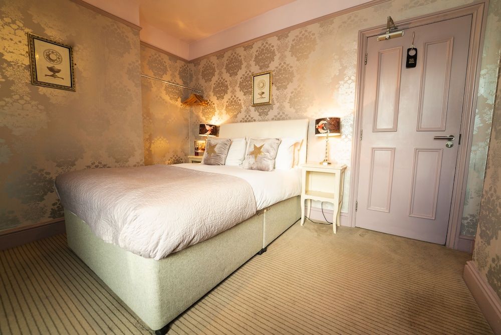 Brooks Guesthouse Basic Double Room, 1 Double Bed 2