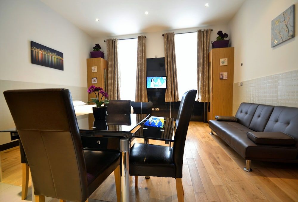 undefined Hyde Park Apartments 8